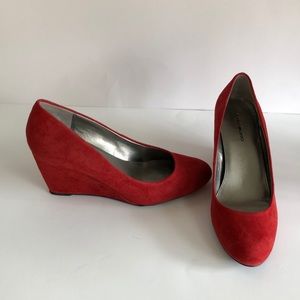 Bandolino Red Suede Wedge Shoes Size 8